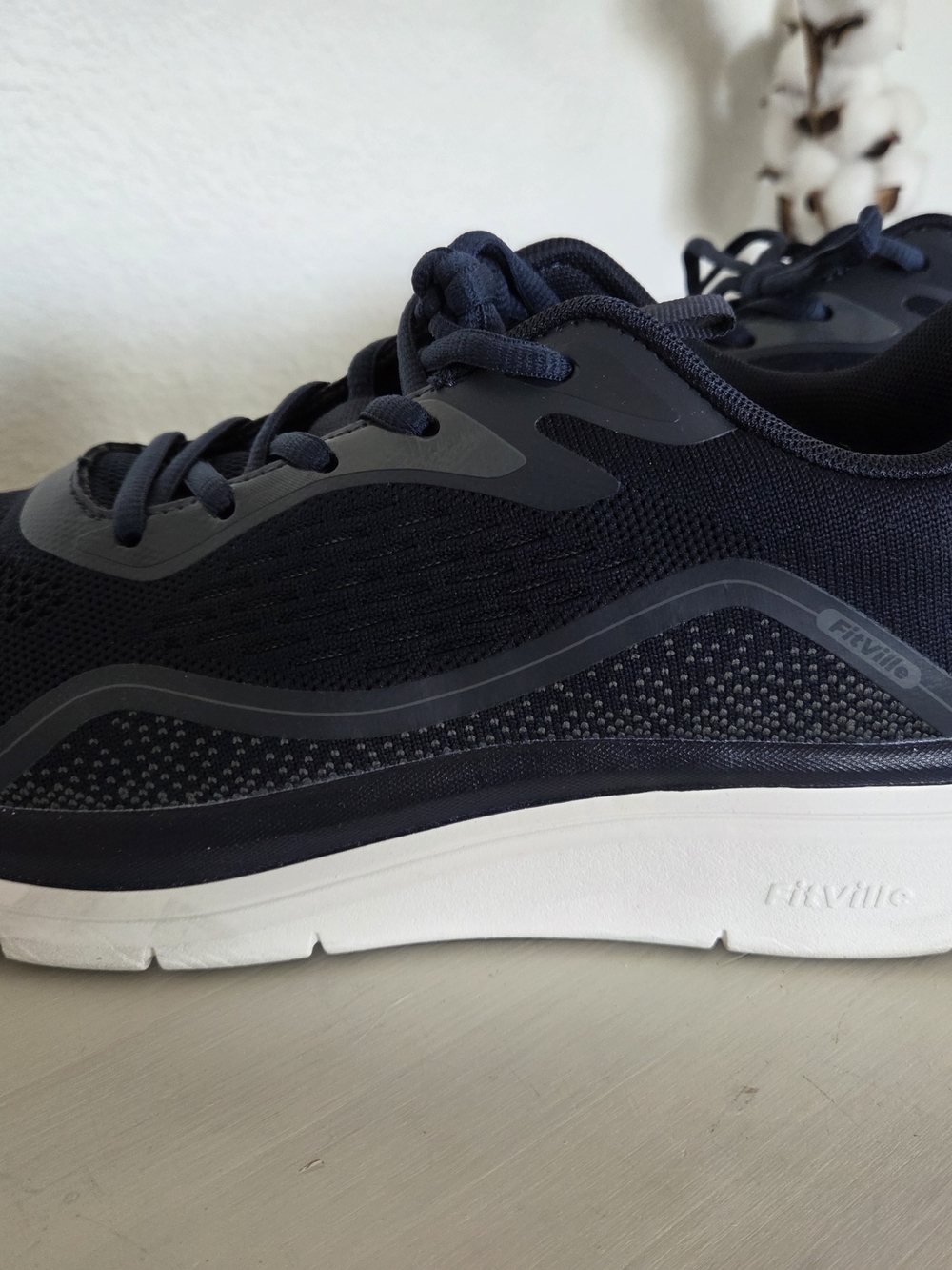 WORN ONCE>>>Men's Sz. 9.5 Fitville Navy Supportive Walking/Athletic Sneaker